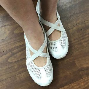 Women's Well Worn White Cotton Skechers Mary Jane Flats Sz 8